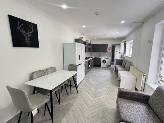 Harriet Street, Cardiff CF24 6 bed house to rent £4,080 pcm £942 pw