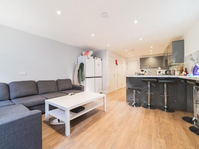Harriet Street, Cathays CF24, 3 bed flat to rent, £1,650 pcm | PrimeLocation