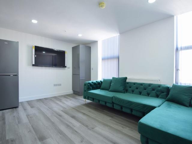 Harriet Street, Cathays CF24, 5 bed flat to rent, £3,000 pcm | PrimeLocation