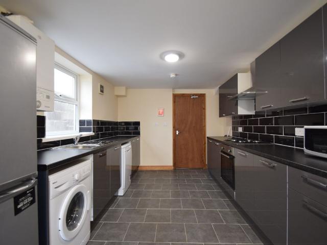 Harriet Street, Cathays CF24, 6 bed terraced house to rent, £3,150 pcm | PrimeLocation