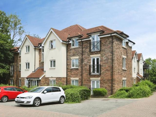 Harris Place, Maidstone ME15, 2 bed flat to rent, £1,200 pcm | PrimeLocation