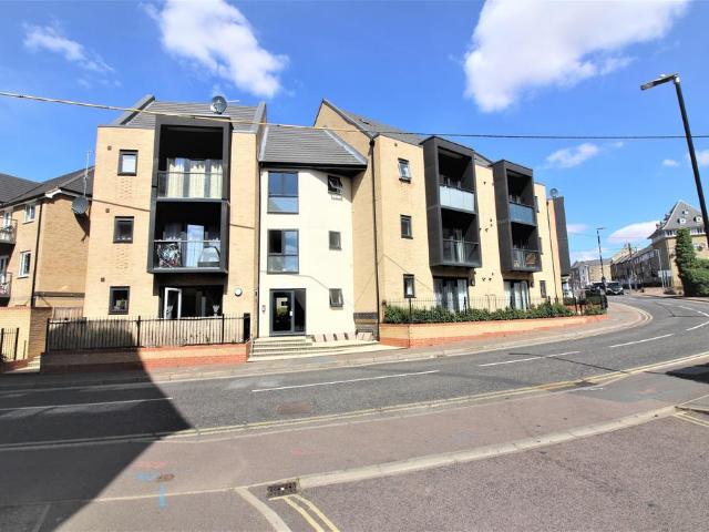 Harrison Lodge, Braintree 1 bed apartment to rent £1,100 pcm £254 pw