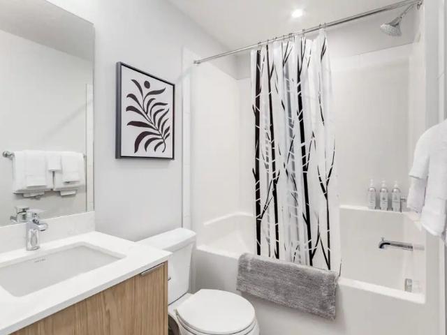 Harrison Marda Loop — Jr 2 Bedrooms Apartment