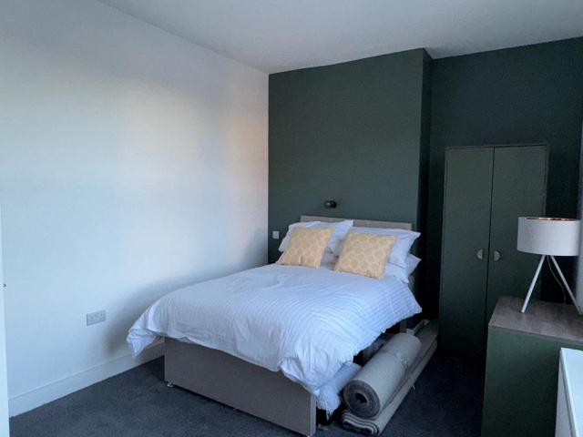Harrogate HG1 1 bed in a house share to rent £800 pcm £185 pw