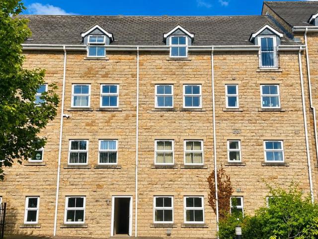 Harrogate Road, Apperley Bridge, Bradford BD10, 2 bed flat to rent, £850 pcm | PrimeLocation