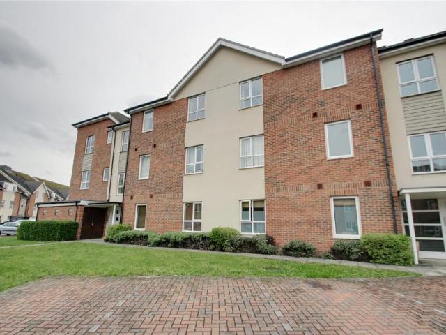 Harrow Close, Addlestone, Surrey, KT15 1 bed apartment to rent £1,195 pcm £276 pw