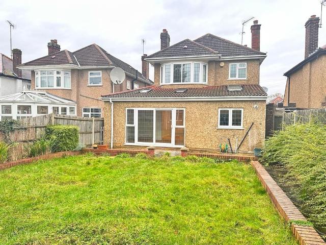 Harrow HA2, 4 bed detached house to rent, £2,900 pcm | PrimeLocation