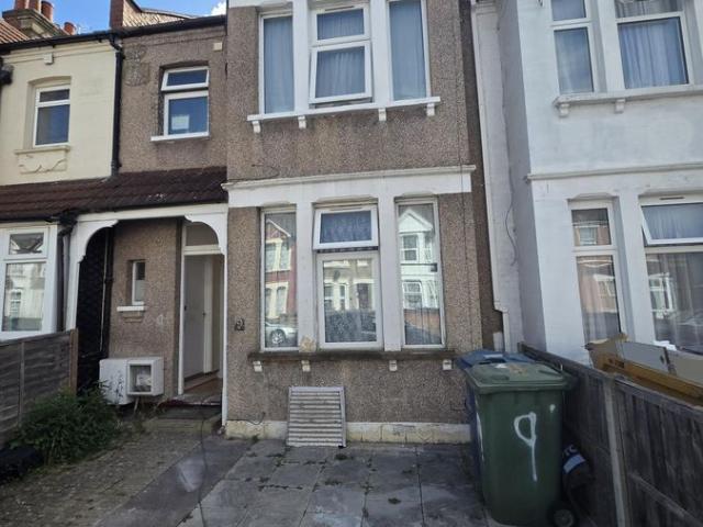 Harrow HA3, 1 bed maisonette to rent, £1,350 pcm | PrimeLocation