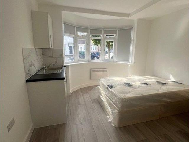 Harrow, Harrow HA3, Studio to rent, £1,200 pcm | PrimeLocation