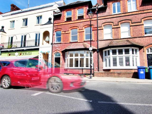 Harrow on the Hill HA1 2 bed flat to rent £1,850 pcm £427 pw