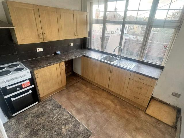 Harrow, London HA3, 4 bed flat to rent, £2,450 pcm | PrimeLocation