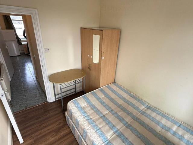 Harrow, London HA3 1 bed apartment to rent £1,150 pcm £265 pw