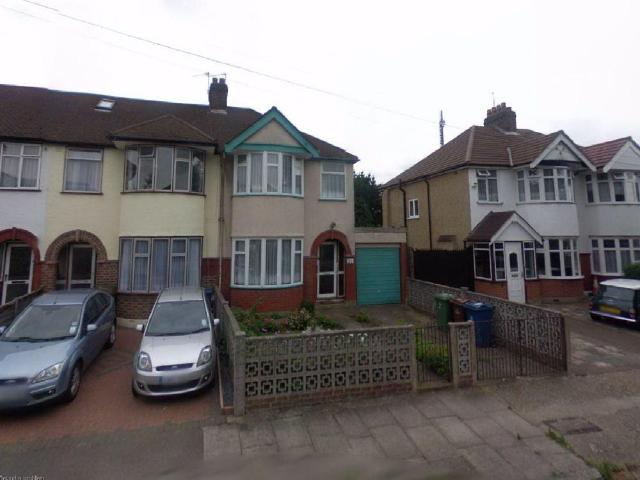 HARROW, Middlesex, HA2 3 bed semi detached house to rent £2,250 pcm £519 pw