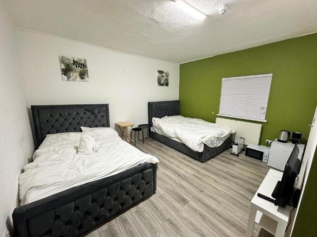 Harrow Stays HA1 1 bed in a house share to rent £950 pcm £219 pw