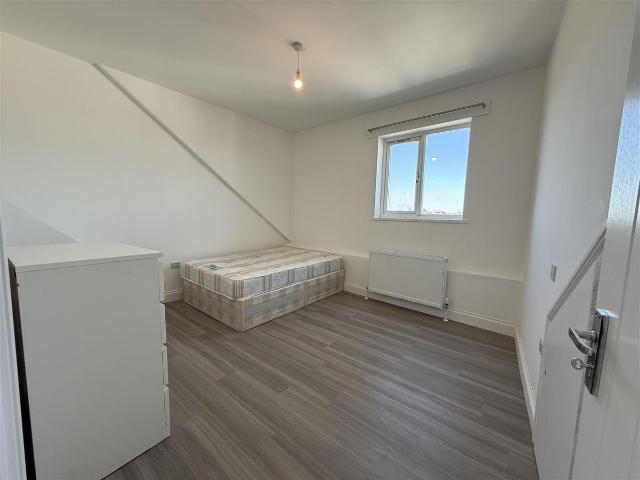 Harrow Road, Kensal Green, London NW10, 1 bed flat to rent, £1,480 pcm | PrimeLocation