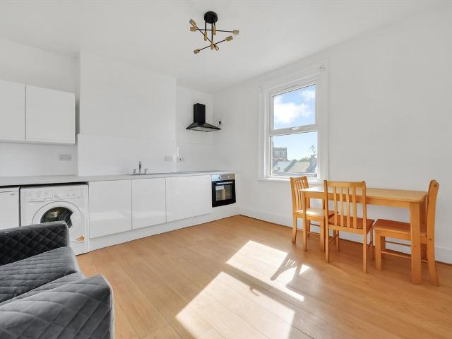 Harrow Road, Kensal Green NW10, 1 bed flat to rent, £1,650 pcm | PrimeLocation