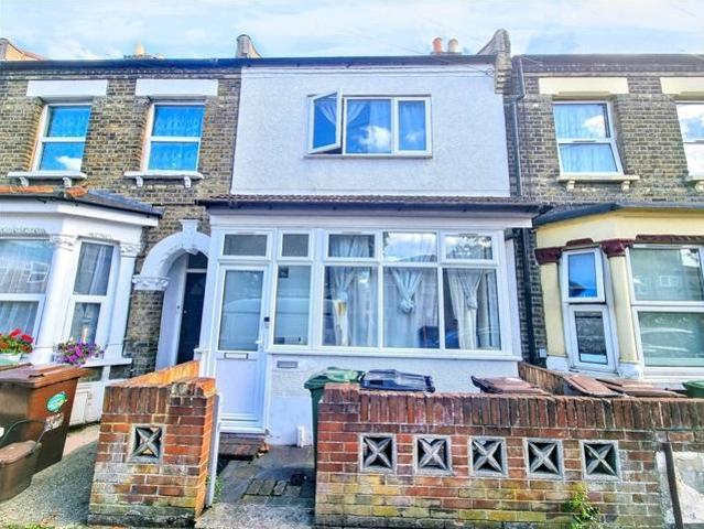 Harrow Road, Leytonstone 3 bed house to rent £2,450 pcm £565 pw