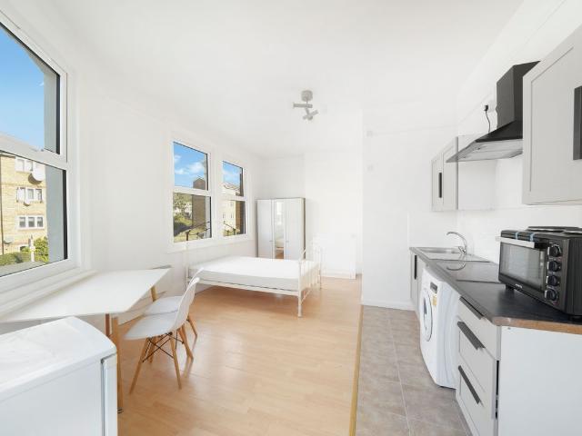 Harrow Road, London NW10, 1 bed flat to rent, £1,300 pcm | PrimeLocation