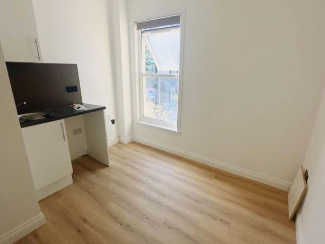 Harrow Road, London W10, Studio to rent, £1,400 pcm | PrimeLocation