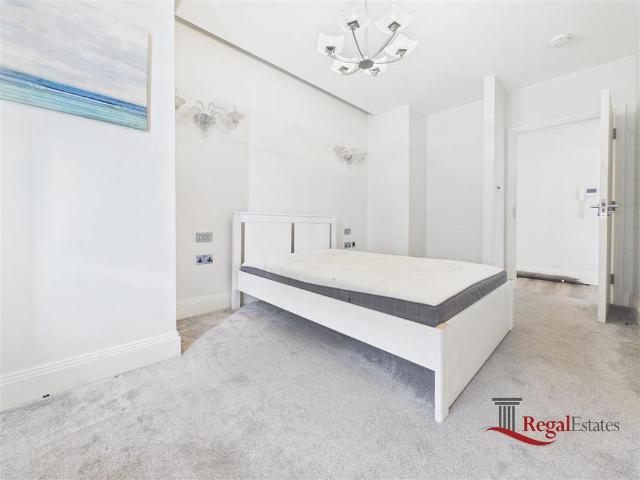 Harrow Road, London, W9 2HU 2 bed flat to rent £2,600 pcm £600 pw