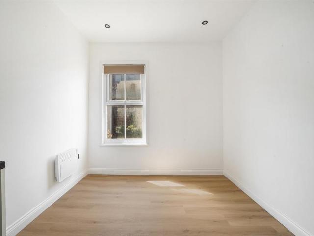 Harrow Road, Maida Vale, London 1 bed in a house share to rent £1,350 pcm £312 pw