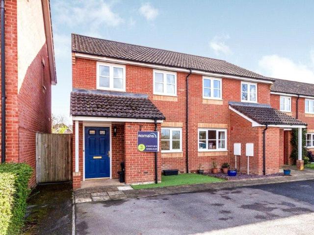 Harrow Way, Sindlesham, Wokingham, RG41 2 bed terraced house to rent £1,850 pcm £427 pw