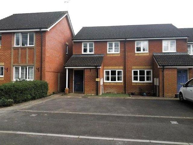 Harrow Way, Sindlesham, Wokingham, RG41 2 bed terraced house to rent £1,850 pcm £427 pw