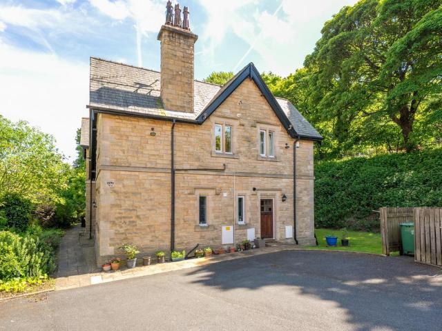 Harrowby Road, Leeds LS16 2 bed flat to rent £1,350 pcm £312 pw