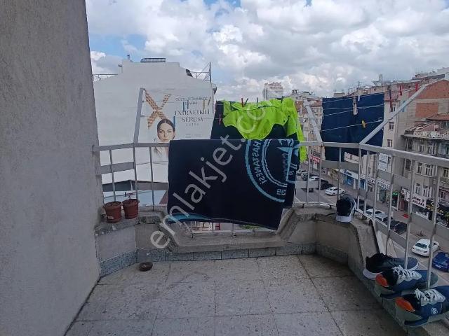 Hastane Caddesinde Temiz Bakımlı Satılık 3+1 Daire