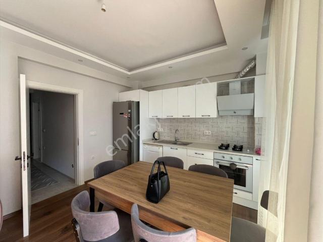 Hastane Yakını Havuzlu Sitede Eşyalı 1+1