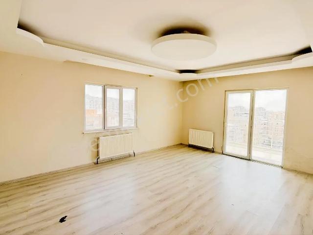 Hastane Yanı Kale Manzaralı Kiralık 3+1 Daire İsbay Emlak'ta