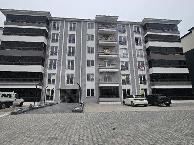 HASTANE YOLU ÜZERİNDE MEHMET AKİF OKULU YANINDA KİRALIK 1+1 DAİRE İSTEYENE EŞYALIDA VERİLE BİLİR