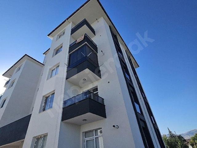 HASTANE YOLU ÜZERİNDE ARPACI KAVŞAĞINDA HASTANEYE YÜRÜME MESAFESİNDE SATILIK 1+1 ARAKAT DAİRE