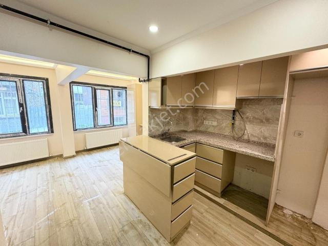 Hastaneler Bölgesinde İçi Komple Yapılı Yenilenmiş 1+1 Daire