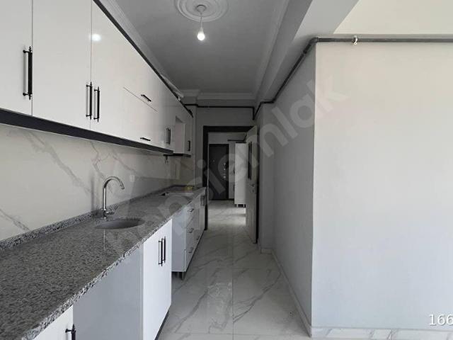 HASTANEYE YÜRÜME MESAFESİNDE KİRALIK GENİŞ 3+1 ODALI EN ÜST KAT DAİRE