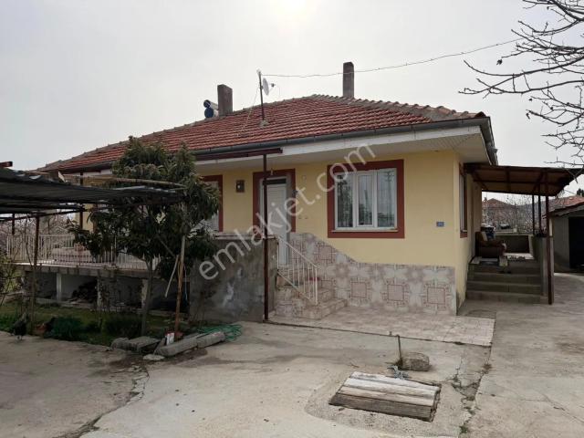 Hastaneye Yürüme Mesafesinde 750 M2 Arsa İçerisinde Müstakil Ev