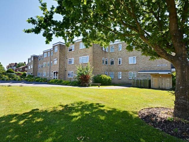 Hastings Road, Bexhill On Sea 2 bed flat to rent £1,200 pcm £277 pw