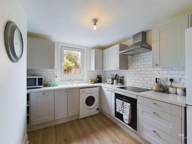 Hastings Road, Brighton BN2, 1 bed flat to rent, £1,300 pcm | PrimeLocation