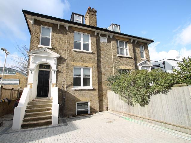 Hastings Road, Bromley BR2, 3 bed flat to rent, £2,000 pcm | PrimeLocation