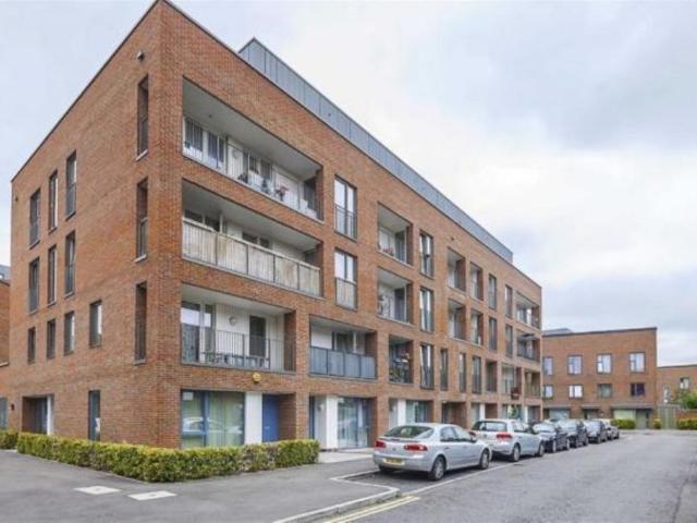 Hastings Road, London E16 1 bed apartment to rent £1,700 pcm £392 pw