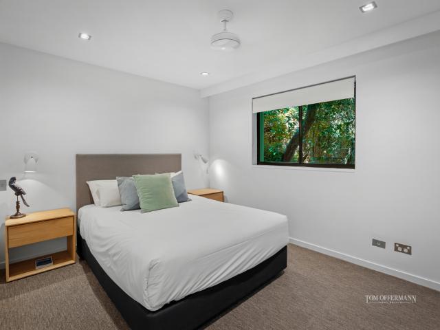 Hastings Street & Noosa Main Beach 257m2 of luxury living