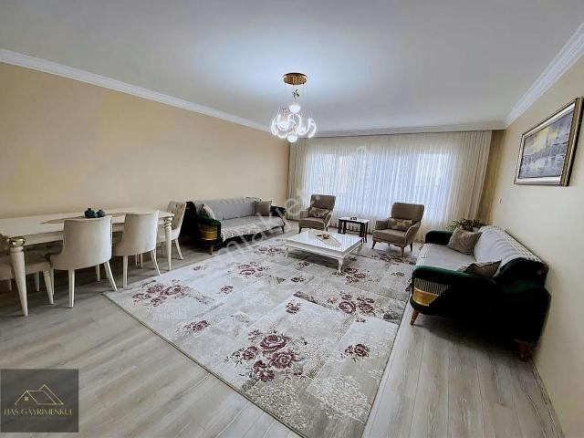 Has Gayrimenkul'den 3+1 140m2 Ebeveyn Banyolu Sitede Daire
