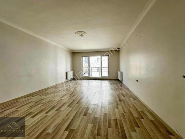 Has Gayrimenkul'den Saray'da Satılık 3+1 130m2 Çift Banyolu