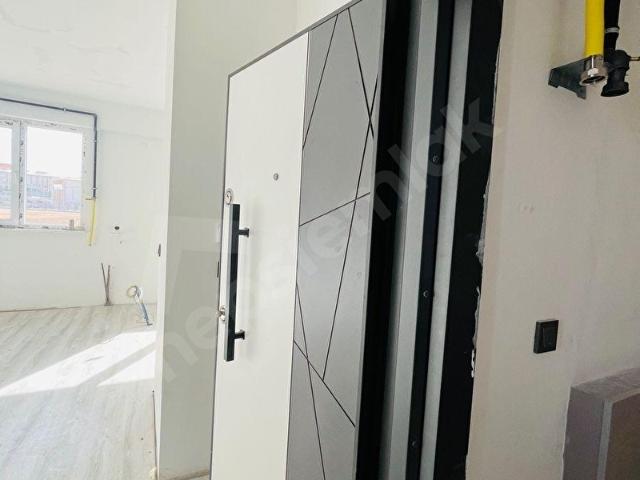 HAS EMLAK TAN BU FIRSAT KAÇMAZ ÜNİVERİSTE KARŞISINDA KİRACI SIKINTISI OLMAYAN UYGUN FİYATLI APART