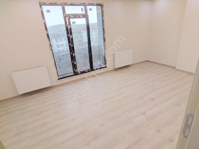 Sahibinden Cadde Üzeri Güney Cephe 2+1 Arakat Kısa Süreliğine