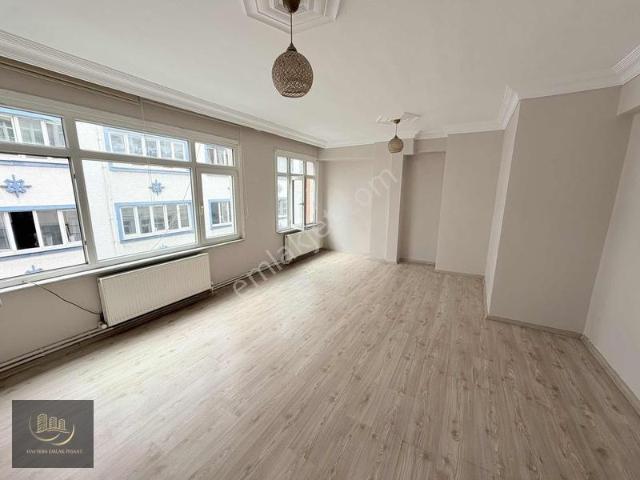 Has Sebada Sefaköy Merkezde 3+1 120m2 Metrobüse 5dk 3.kat Daire