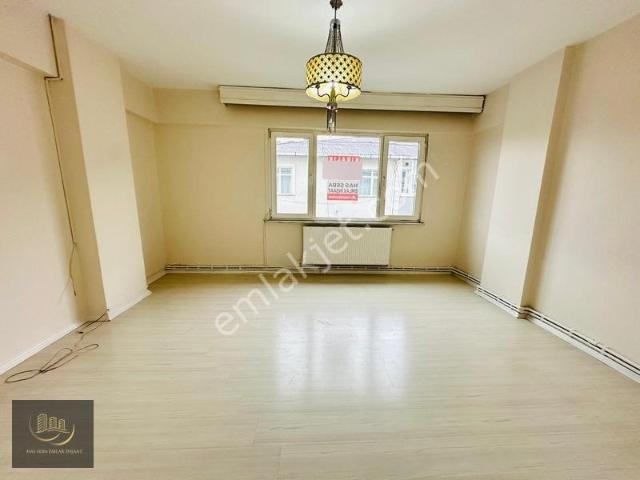 Has Sebada Sefaköy Merkezde 3+1 120m2 Metrobüse 6dk 3.kat Daire