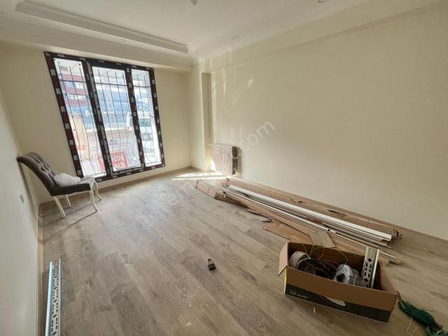 Has Seba'dan Tevfikbeyde 2+1 85m2 Caddeye Yakın Satılık Dairee