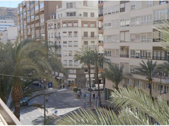 Has soñado alguna vez con vivir en una casa hecha a tu medida en pleno corazón de la ciudad?