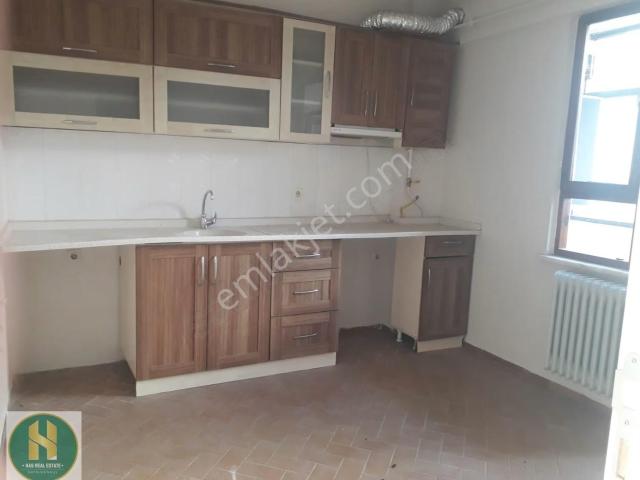 Has Real Estate Gayrimenkul Den Çarşı Merkezde 2+1 Daire
